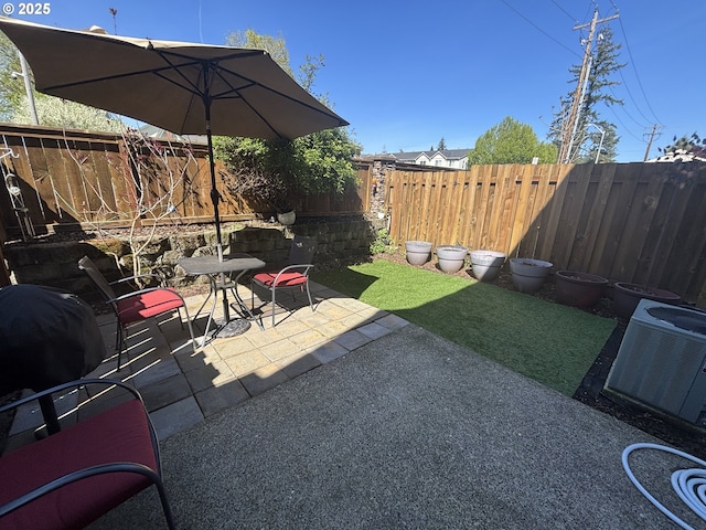 834 NW 3rd Ave, Canby, OR 97013 - fenced backyard with outdoor dining space and a patio
