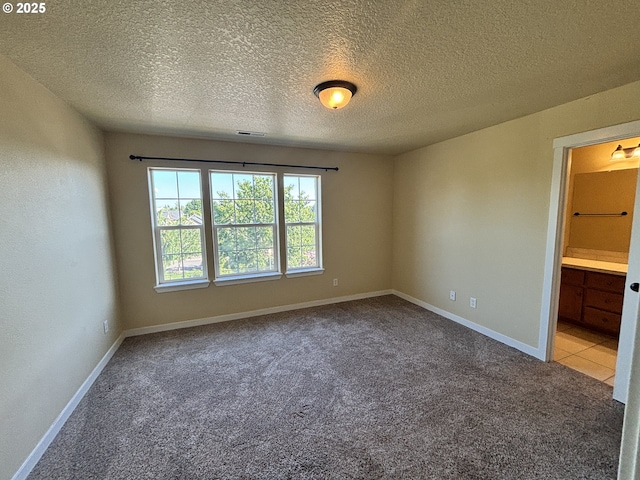 834 NW 3rd Ave, Canby, OR 97013 - carpeted empty room with a textured ceiling and baseboards