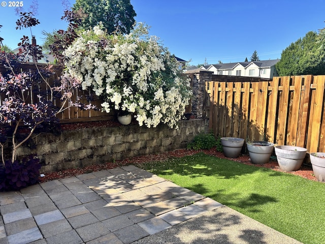 834 NW 3rd Ave, Canby, OR 97013 - view of yard featuring a patio