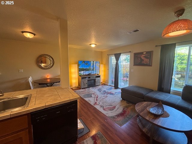 834 NW 3rd Ave, Canby, OR 97013 - living area featuring dark wood-style flooring and a textured ceiling
