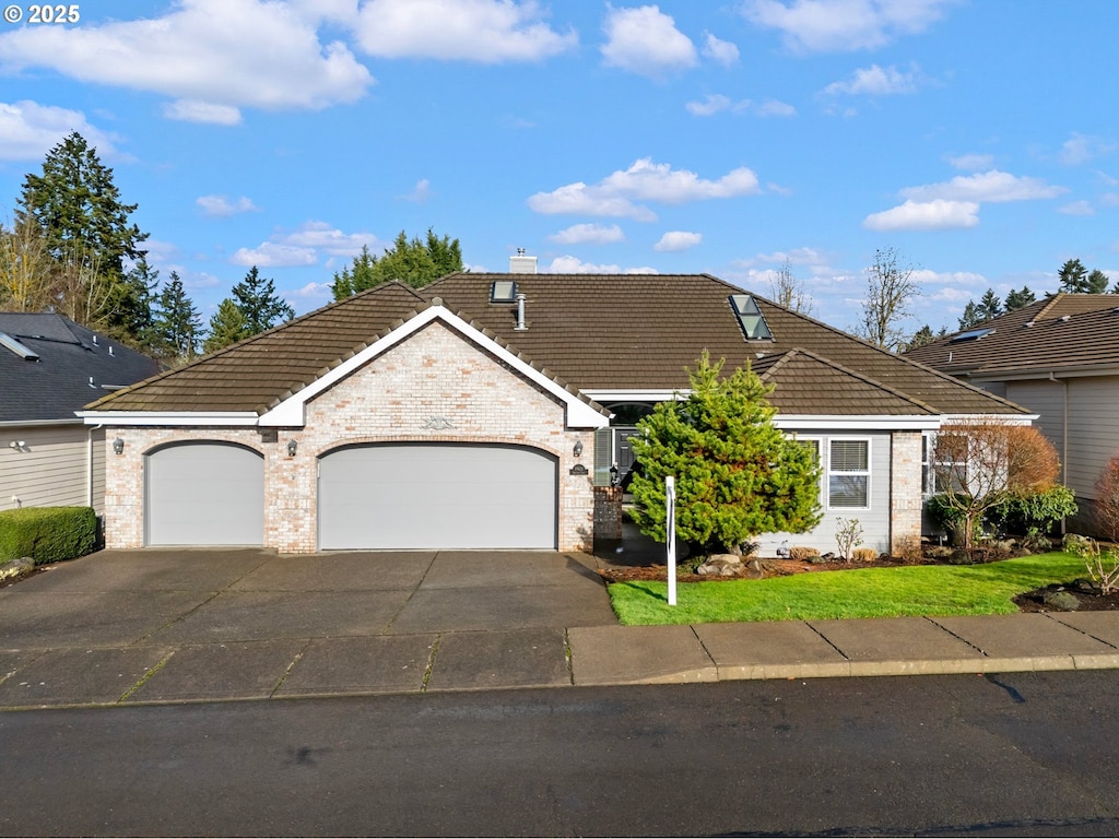 view of front facade featuring a garage