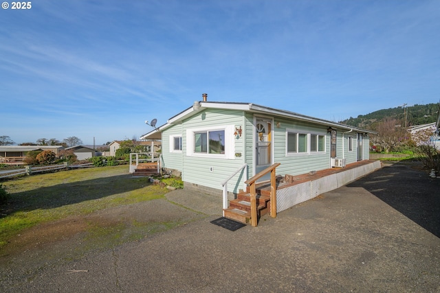 view of front of property