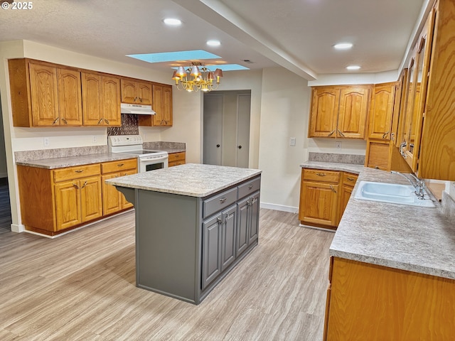 kitchen featuring white electric range oven, sink, a center island, light wood-type flooring, and gray cabinets