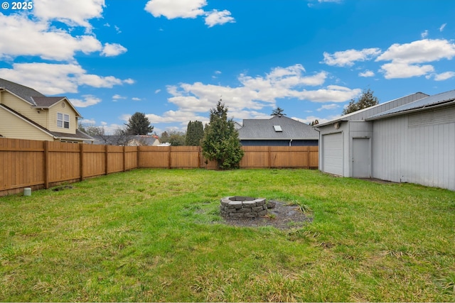 view of yard featuring a fire pit