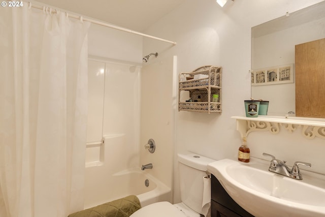 full bathroom featuring shower / bath combo with shower curtain, toilet, and vanity