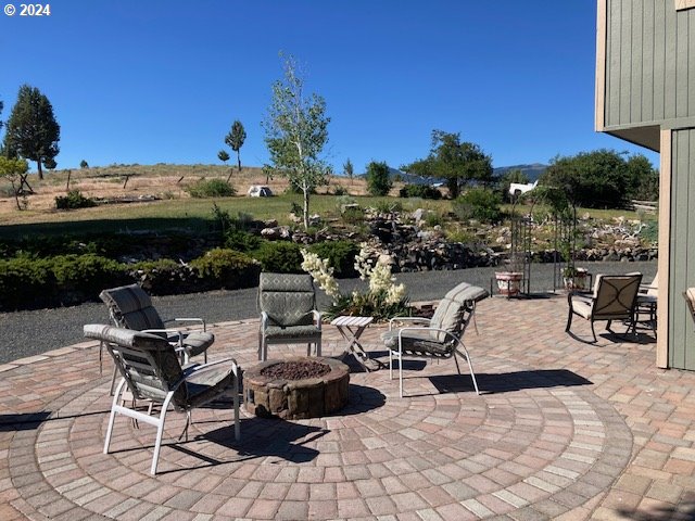 view of patio featuring an outdoor fire pit