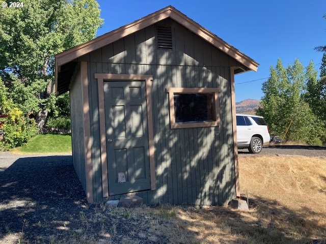 view of outdoor structure