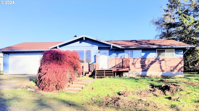 view of front of home with a garage