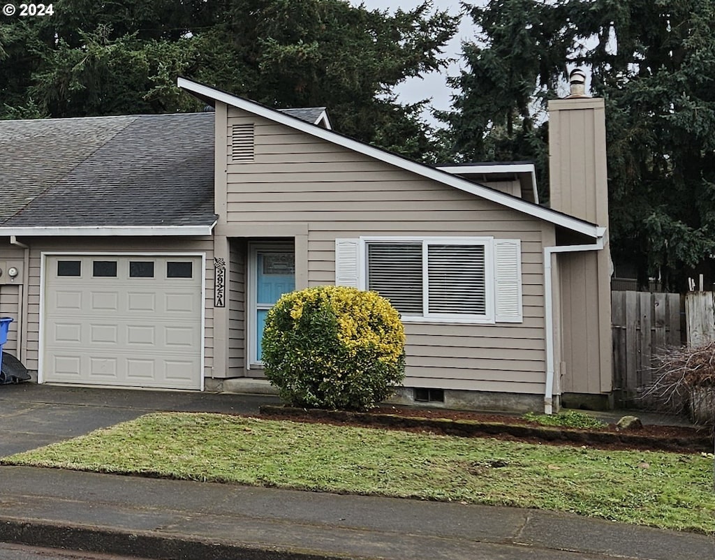 view of front of property featuring a garage