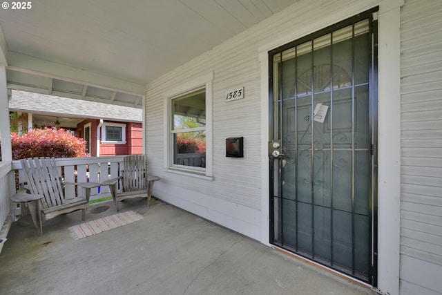 doorway to property with covered porch