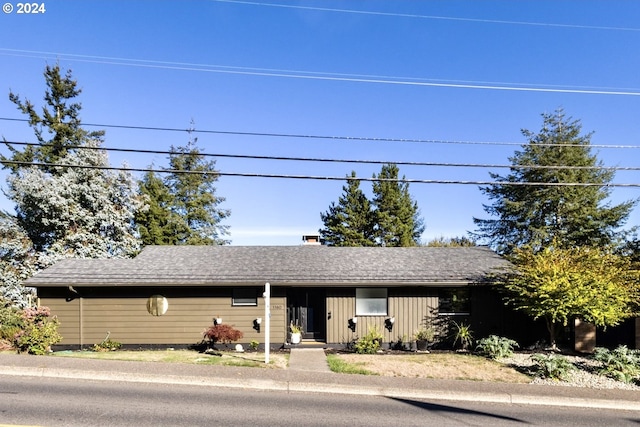 single story home with a shingled roof