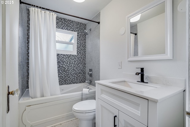 full bathroom featuring shower / tub combo with curtain, vanity, and toilet