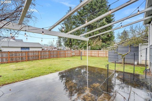 view of yard featuring a patio