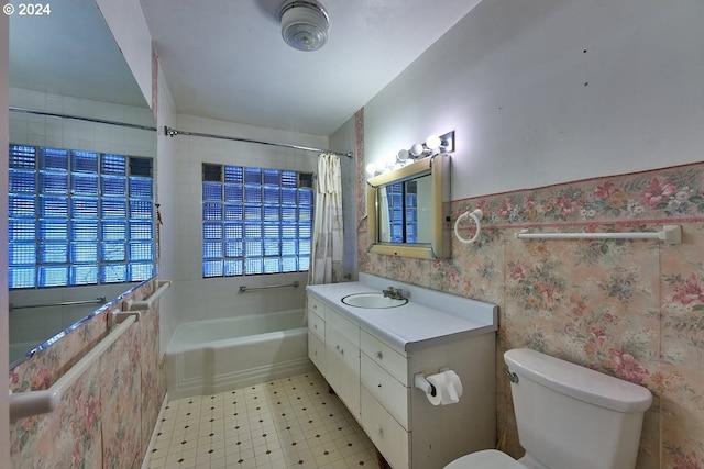 full bathroom with shower / bath combination with curtain, vanity, and toilet