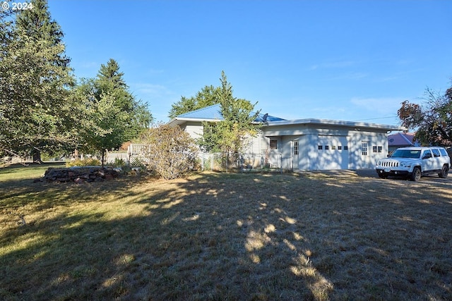 view of front of home with a front lawn