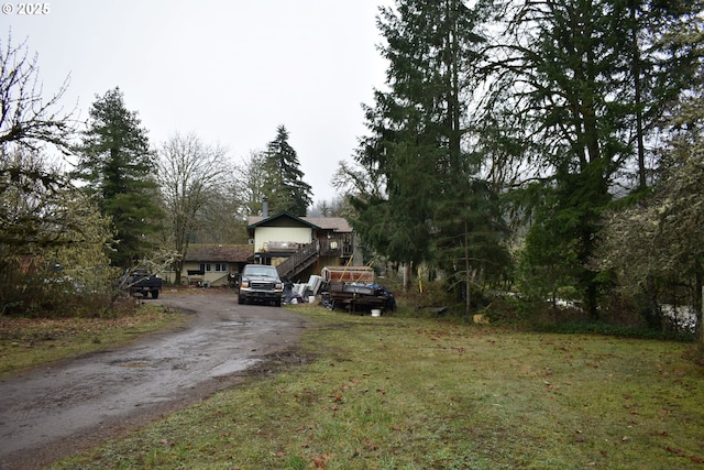 view of front of property with a front yard