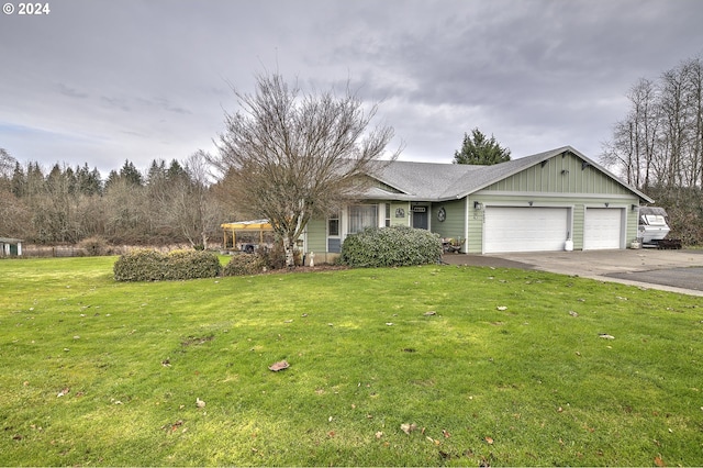 view of front facade with a garage and a front yard