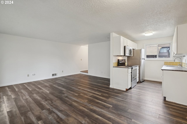 kitchen with dark wood-type flooring, sink, a textured ceiling, appliances with stainless steel finishes, and white cabinetry