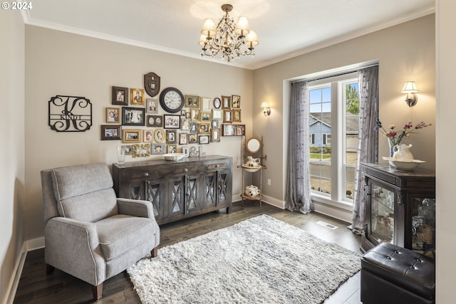 living area featuring a notable chandelier, crown molding, and hardwood / wood-style floors