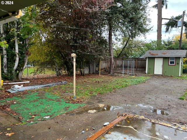 view of yard with a shed