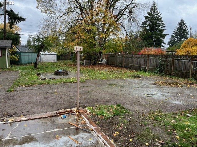 319 Charlotte Way, Vancouver, WA 98664 - view of yard featuring fence
