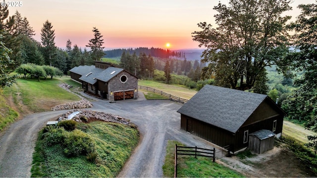 bird's eye view featuring a wooded view