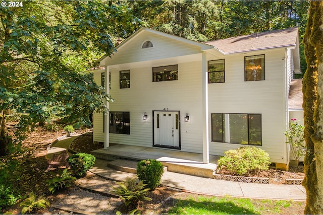 view of front of property featuring a porch