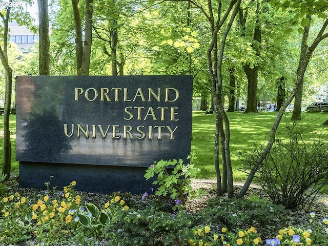 community sign featuring a lawn