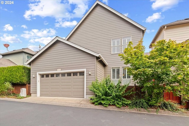 view of front property featuring a garage