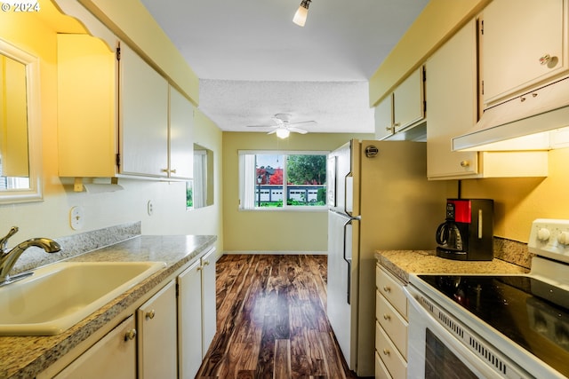 kitchen featuring dark wood-type flooring, sink, electric stove, a textured ceiling, and ceiling fan