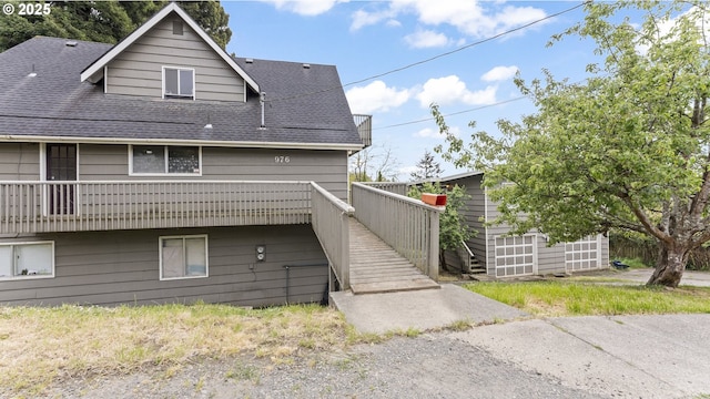 976 E St, Coos Bay, OR 97420 - back of property with a shingled roof