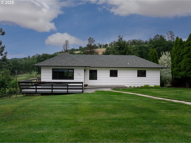 view of front of property with a front lawn