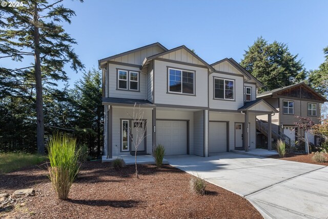 view of front facade featuring a garage