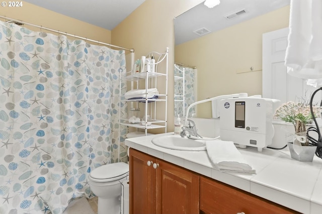 bathroom with vanity, visible vents, a shower with curtain, and toilet