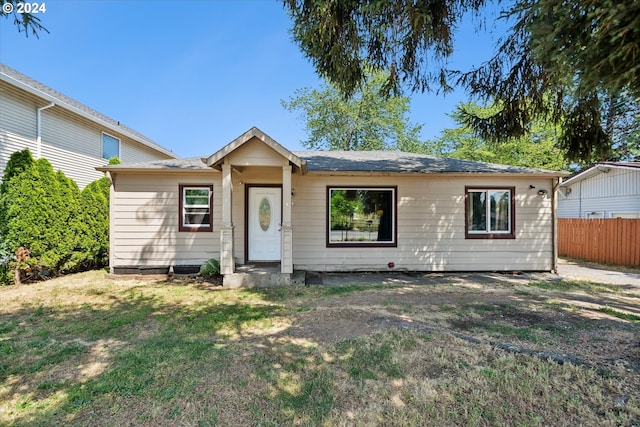 ranch-style home with a front yard