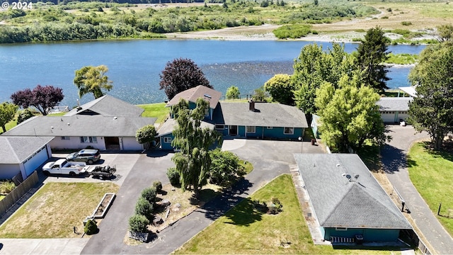 bird's eye view with a water view