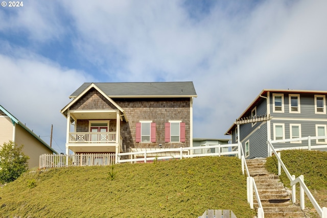 view of front of house with a front yard and covered porch