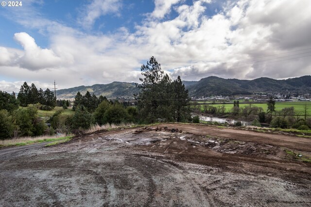 1955 Weaver Rd, Myrtle Creek, OR 97457