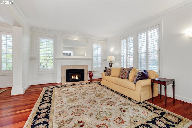 dining area with light hardwood / wood-style flooring, a notable chandelier, and ornamental molding