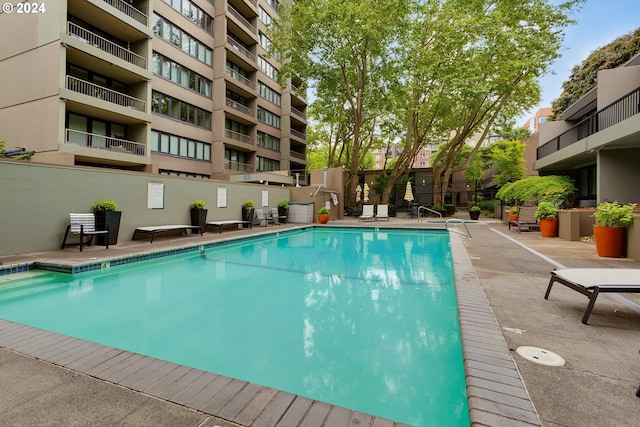 view of swimming pool