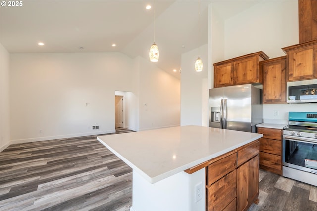 kitchen with stainless steel appliances, decorative light fixtures, a center island, dark hardwood / wood-style floors, and high vaulted ceiling