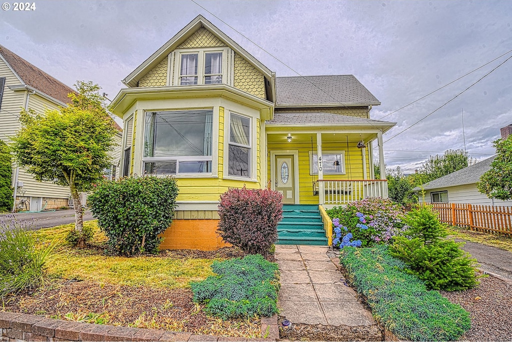 view of front facade featuring covered porch