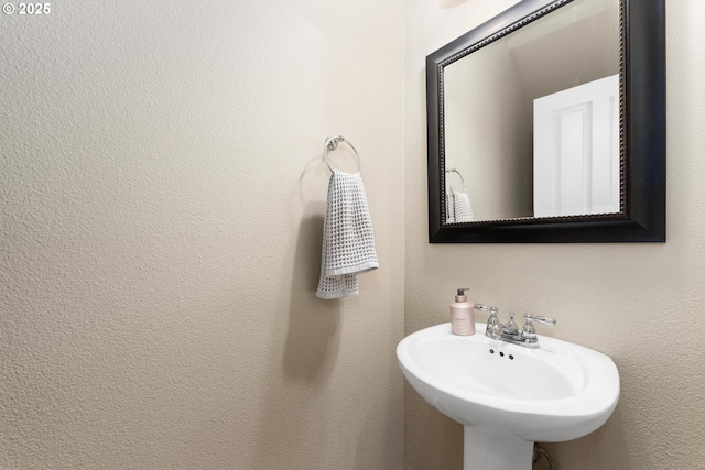 bathroom featuring sink