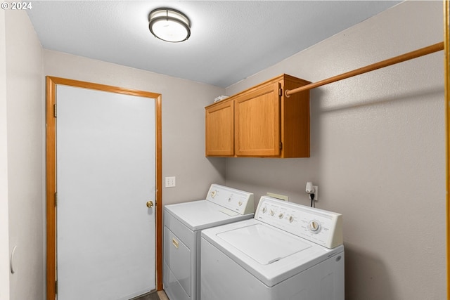 laundry room featuring cabinets and independent washer and dryer