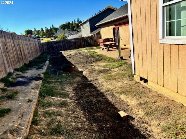 view of yard featuring a patio area