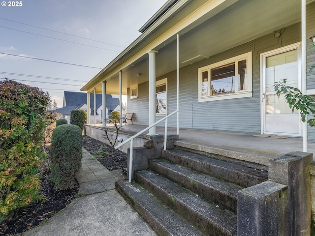 property entrance featuring a porch