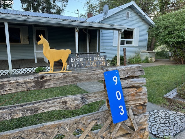 view of front of property with covered porch