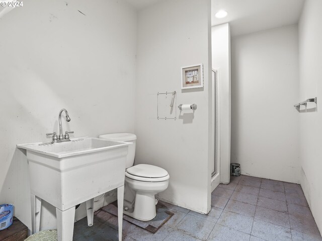 bathroom featuring toilet