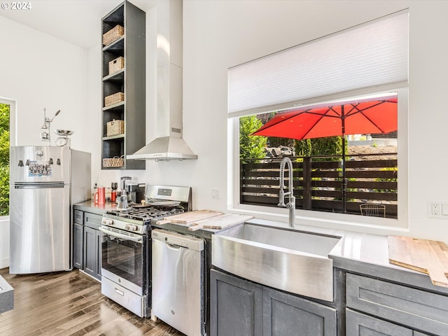 kitchen with dark wood-style floors, appliances with stainless steel finishes, gray cabinetry, and a sink