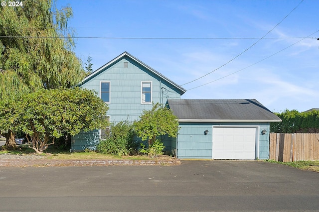 view of front facade featuring a garage